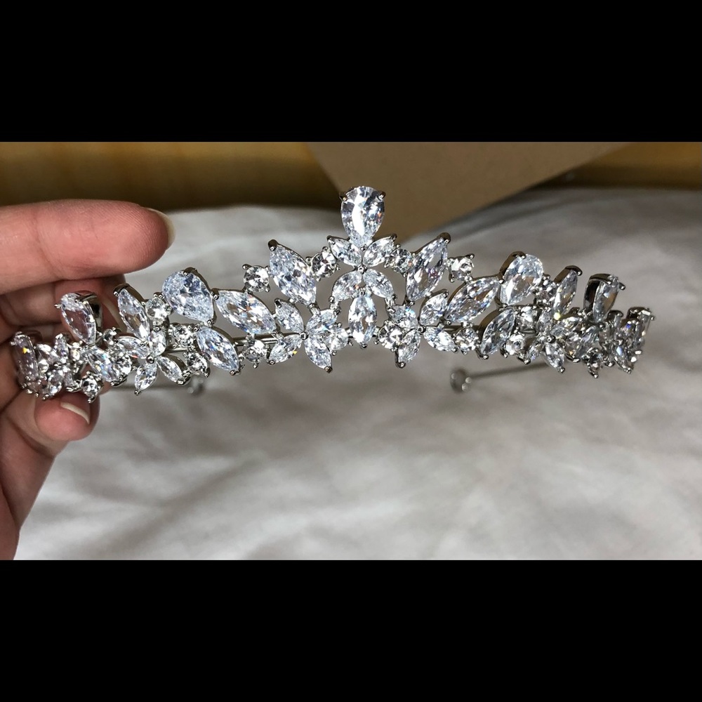 Silver crown - Picture 2 of 3
